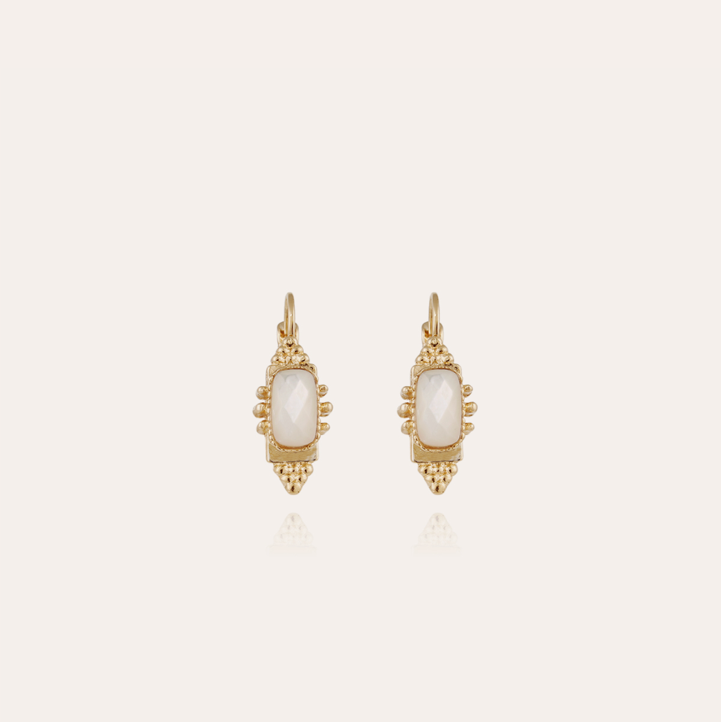 GAS BIJOUX - Boucles d'oreilles Serti Talisman petit modèle dorées - Nacre blanche