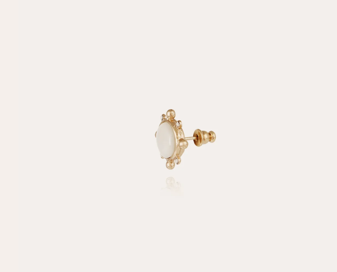 GAS BIJOUX - Boucles d'oreilles puces Tiki petit modèle dorées à l'or fin - Nacre blanche