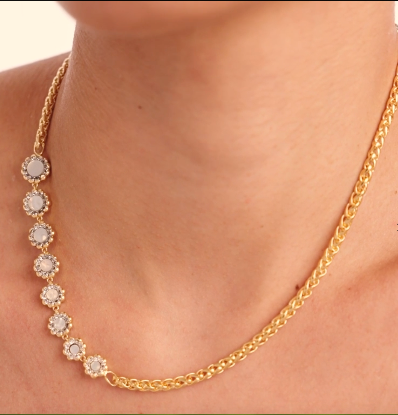 BE MAAD - Collier asymétrique RIVE D 'OR - Nacre