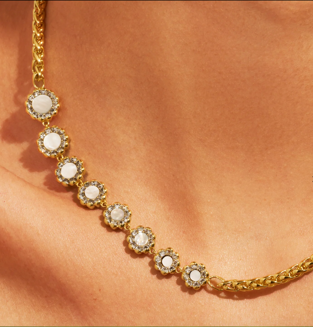 BE MAAD - Collier asymétrique RIVE D 'OR - Nacre
