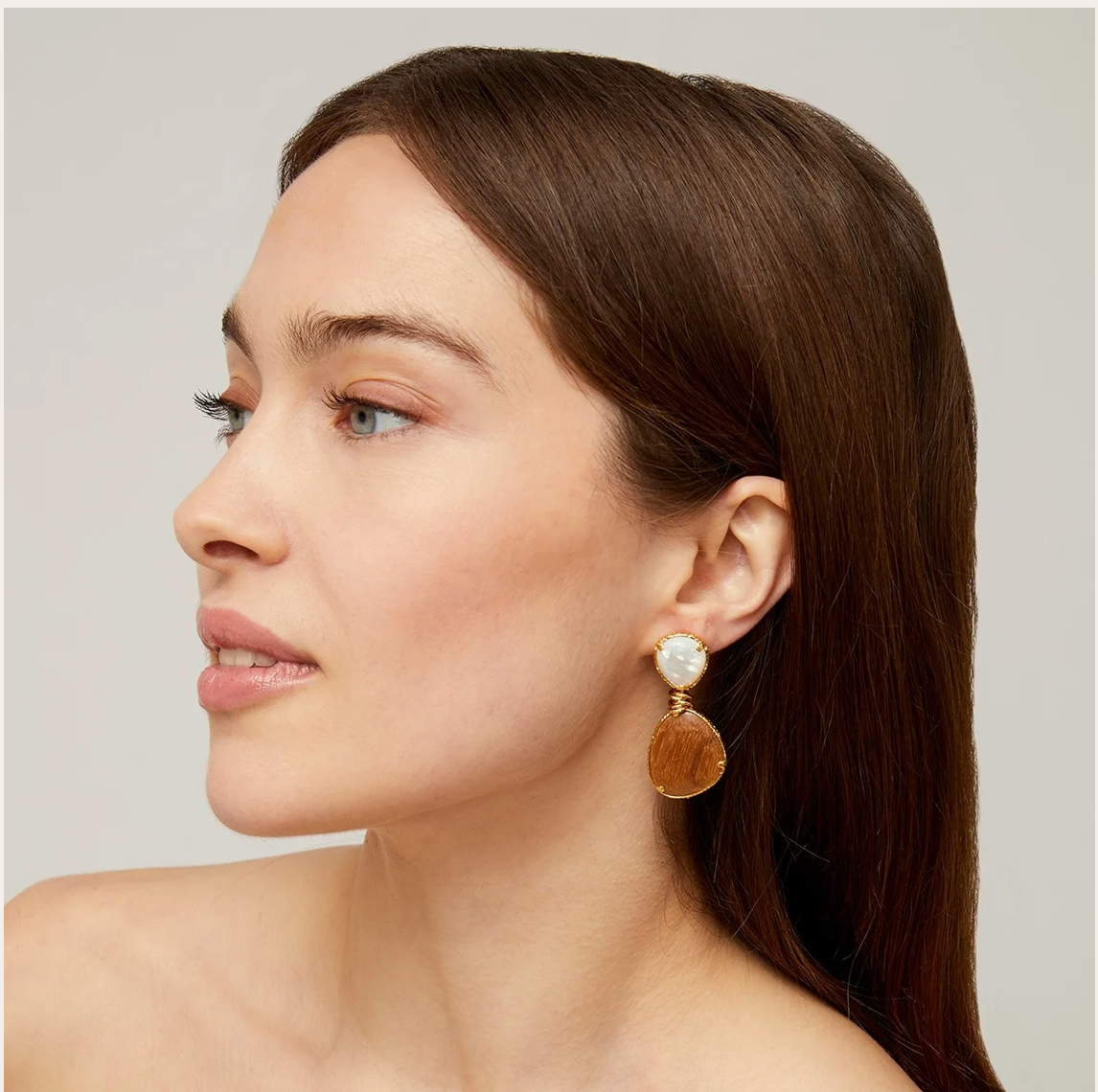 GAS BIJOUX - Boucles d'oreilles SILIA dorées - Bois et nacre blanche dorées à l'or fin