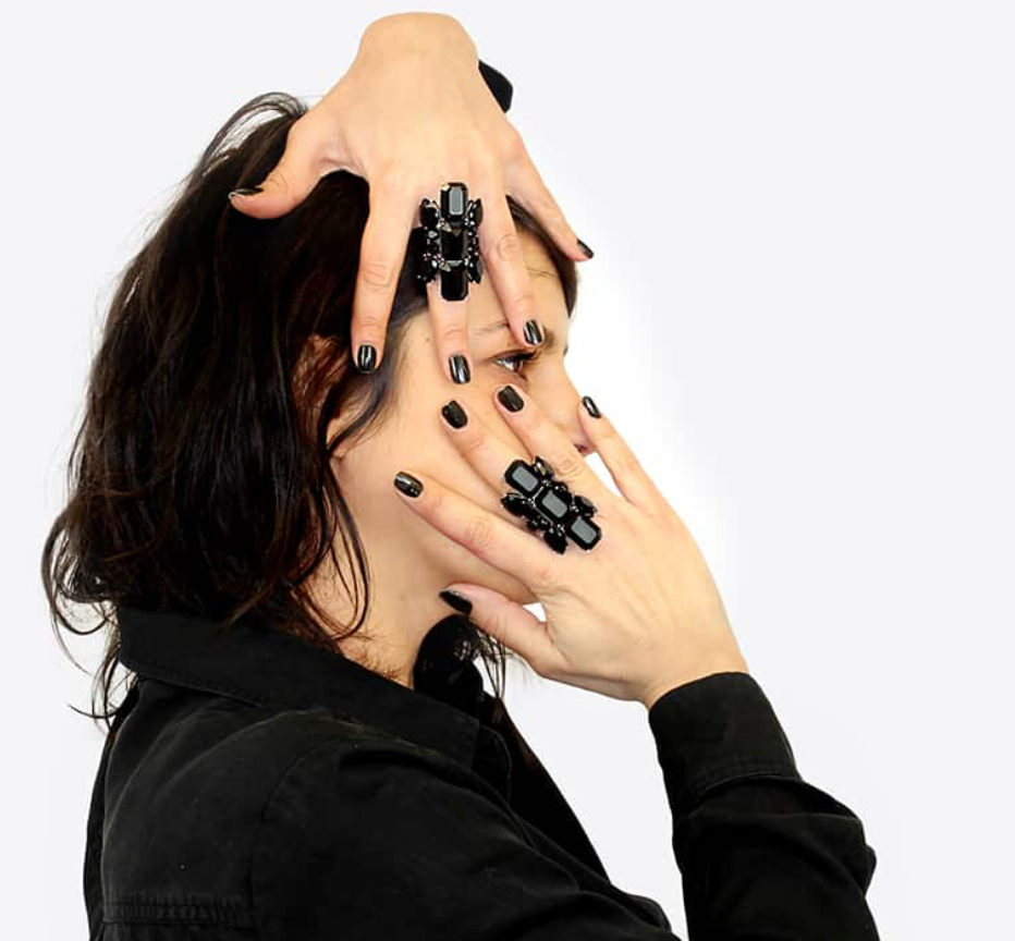 ON AURA TOUT VU - Bague Rania cristaux noirs