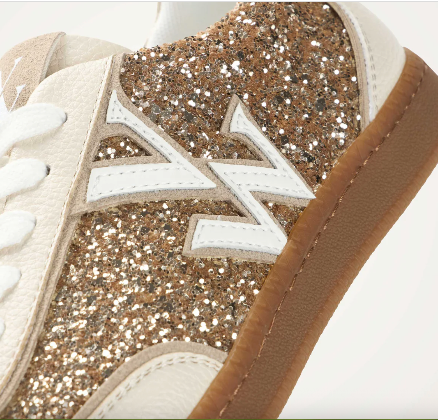 VANESSSA WU - Baskets monogramme SUZANNE OR ET BEIGE semelle rétro