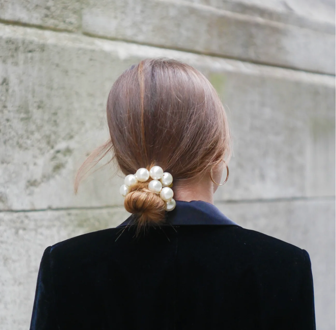 SCRUNCHIE IS BACK - BICHOU chouchou perles nacrées L - Collier