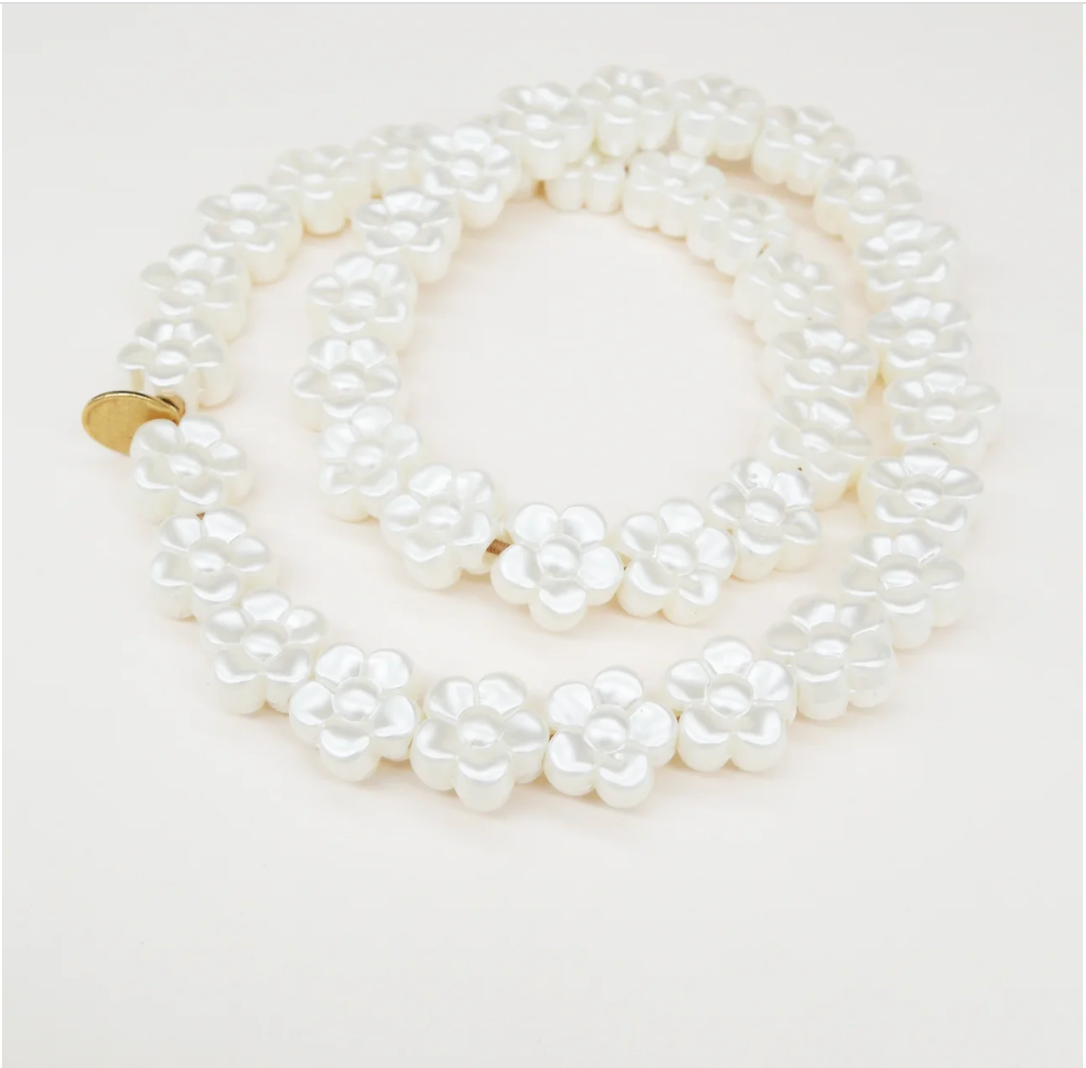 SCRUNCHIE IS BACK - BICHOU collier perles fleurs nacrées - Chouchou Élastique Long Motif Fleuri - 3-en-1 Accessoire Cheveux Romantique - Fabriqué en France