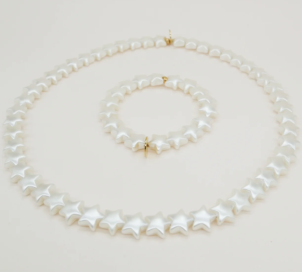 SCRUNCHIE IS BACK - BICHOU collier perles nacrées étoiles - Chouchou 2 en 1 - Made in France