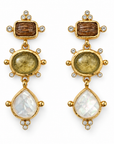 GAS BIJOUX - BOUCLES D'OREILLES TIKI 3 RANGS DORÉES - BOIS, PERIDOT ET NACRE BLANCHE