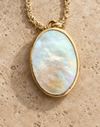 GAS BIJOUX - COLLIER SCARABÉE DORÉ - NACRE GRISE