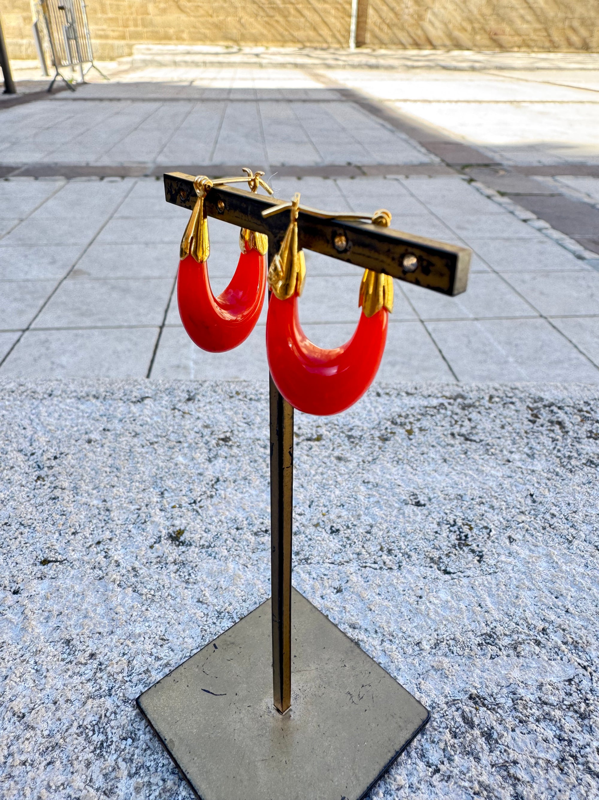 GAS BIJOUX - Boucles d'oreilles ECUME petit modèle acétate dorées - Rouge