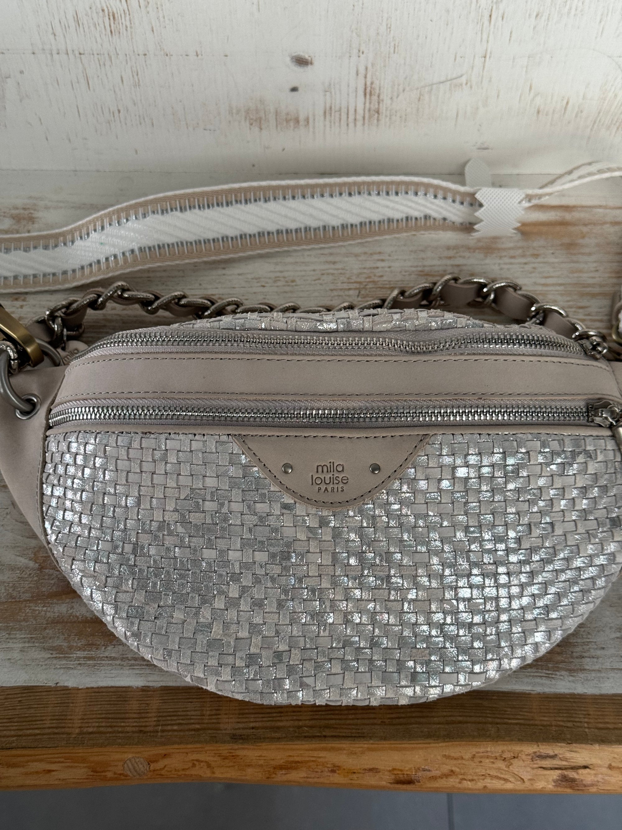 MILA LOUISE - Sac banane PETRA W - cuir tressé argenté