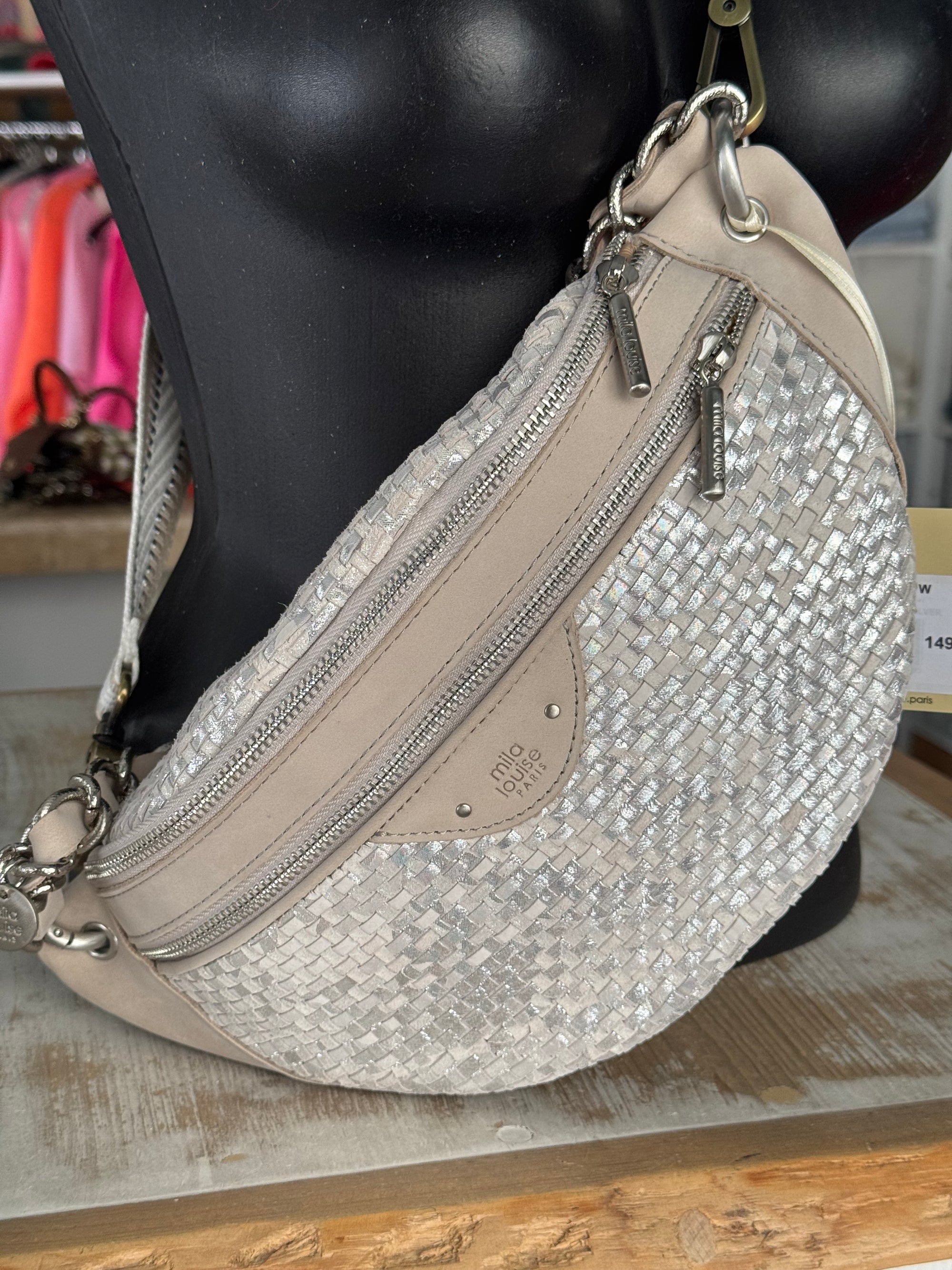 MILA LOUISE - Sac banane PETRA W - cuir tressé argenté