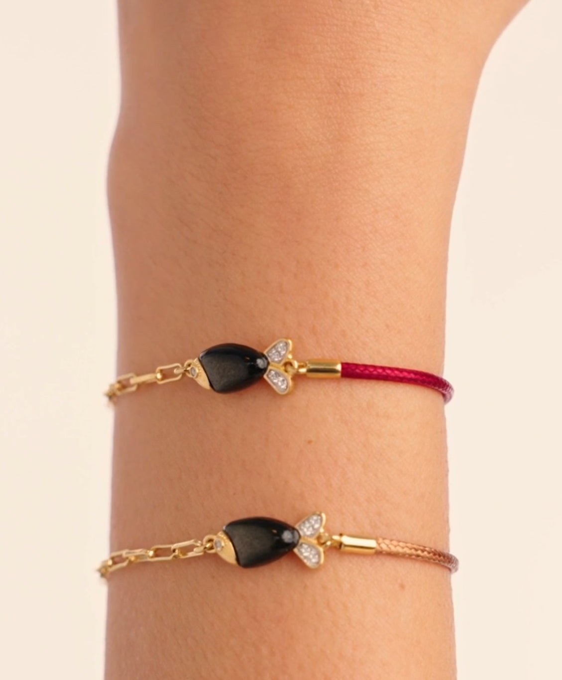 BE MAAD - Bracelet poisson beige/obsidienne dorée