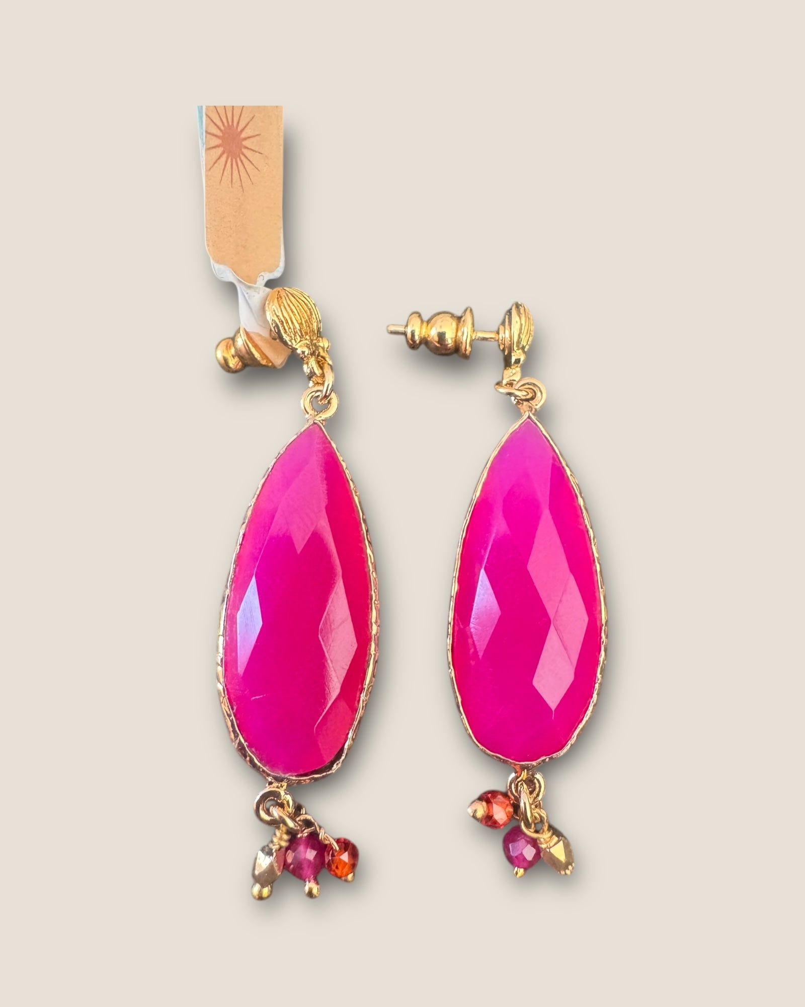 GAS BIJOUX - Boucles d’oreilles SERTI GOUTTE petit modèle dorées à l’or fin - Fuschia