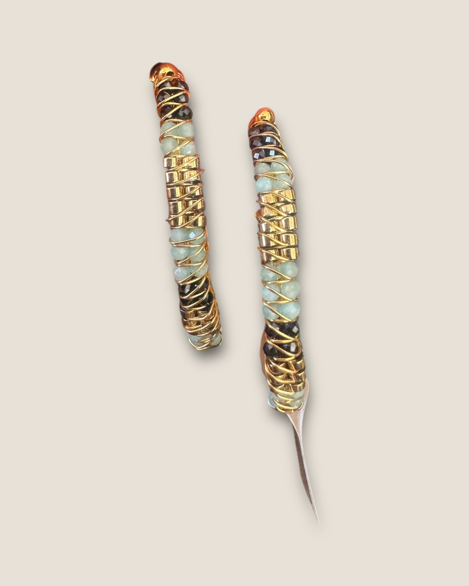 GAS BIJOUX - Boucles d’oreilles LYRE moyen modèle dorées à l’or fin - Calcite et onyx noir