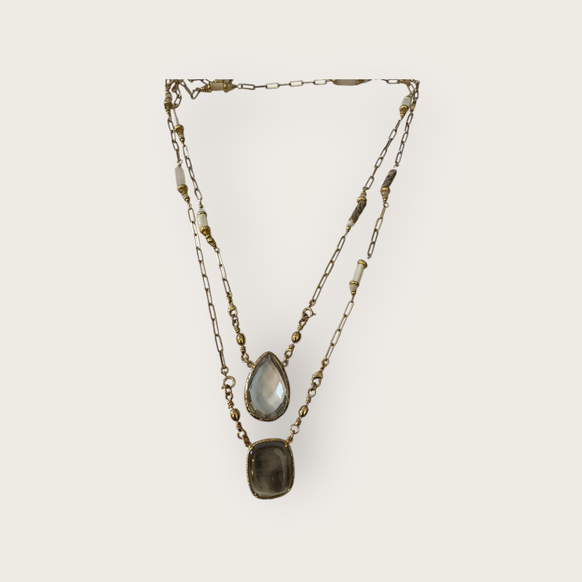GAS BIJOUX - Collier SCAPULAIRE serti kali - Nacre grise et quartz blanc