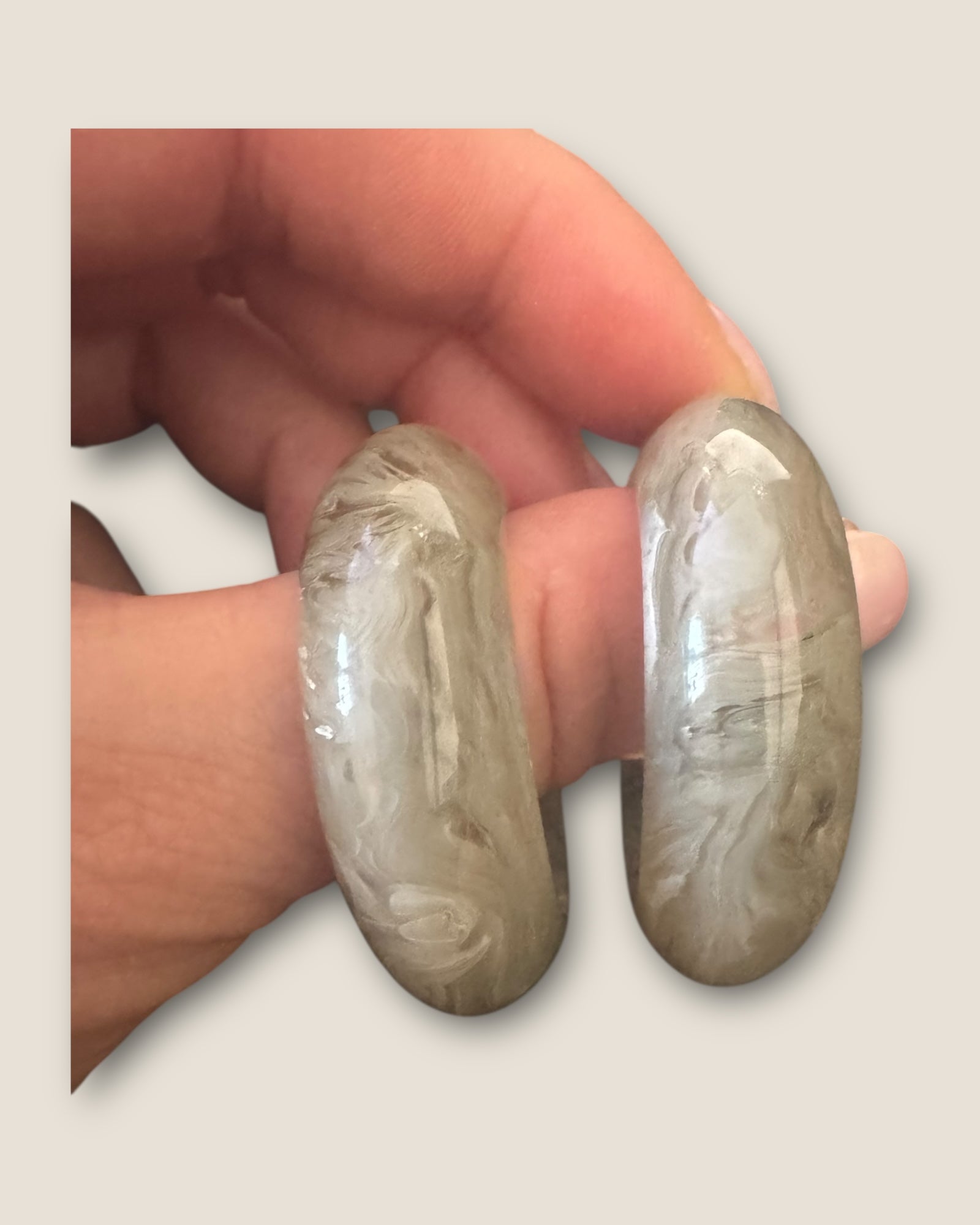 GAS BIJOUX - Boucles d'Oreilles Créoles Abalone acétate dorées - Gris