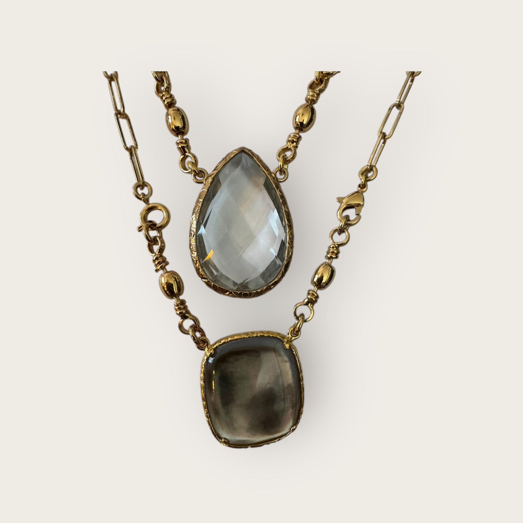 GAS BIJOUX - Collier SCAPULAIRE serti kali - Nacre grise et quartz blanc
