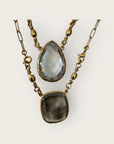 GAS BIJOUX - Collier SCAPULAIRE serti kali - Nacre grise et quartz blanc