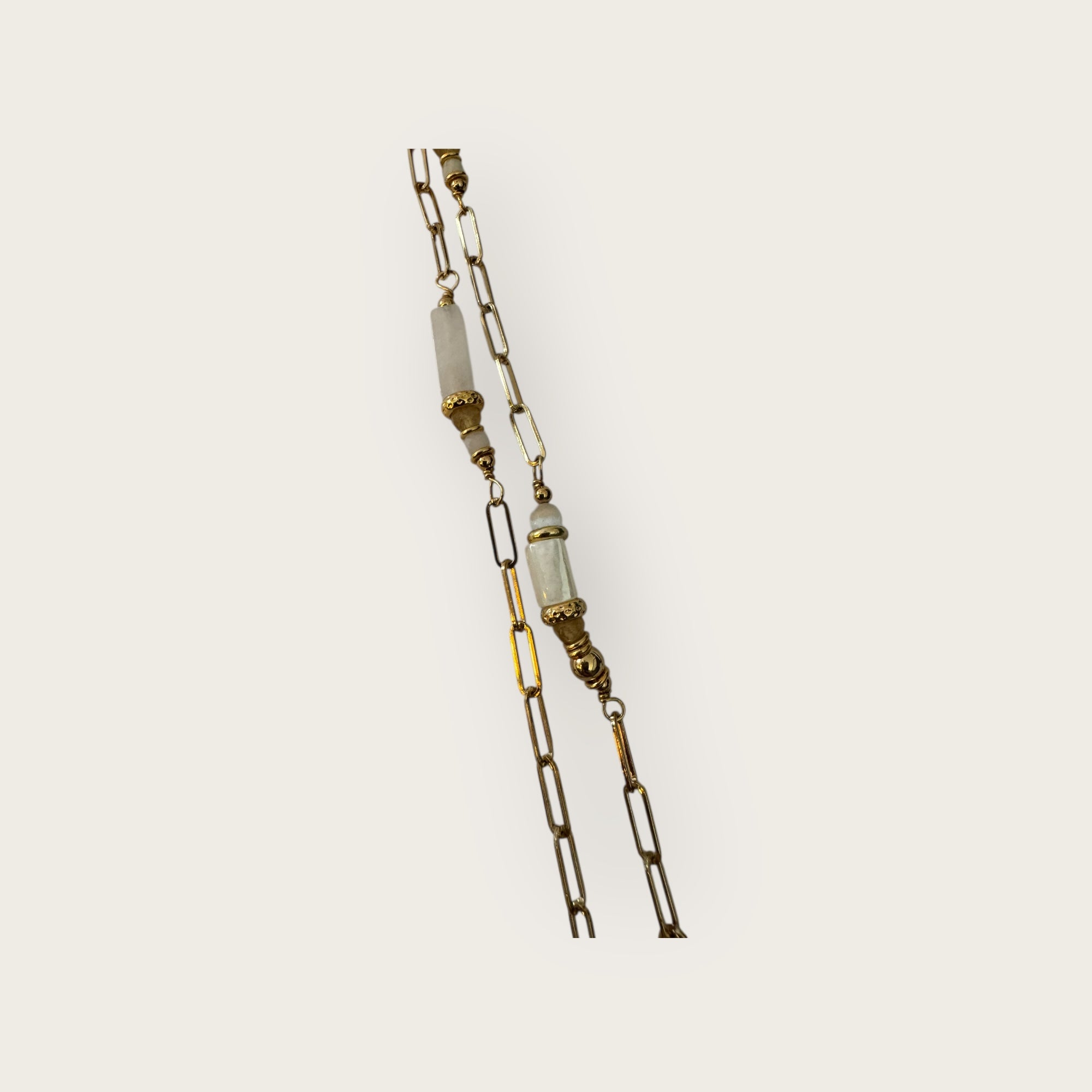 GAS BIJOUX - Collier SCAPULAIRE serti kali - Nacre grise et quartz blanc
