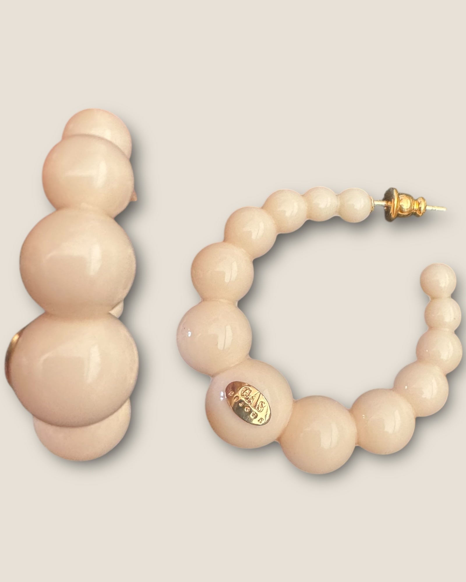 GAS BIJOUX - Boucles d'oreilles créoles Andy petit modèle acétate dorées - Beige