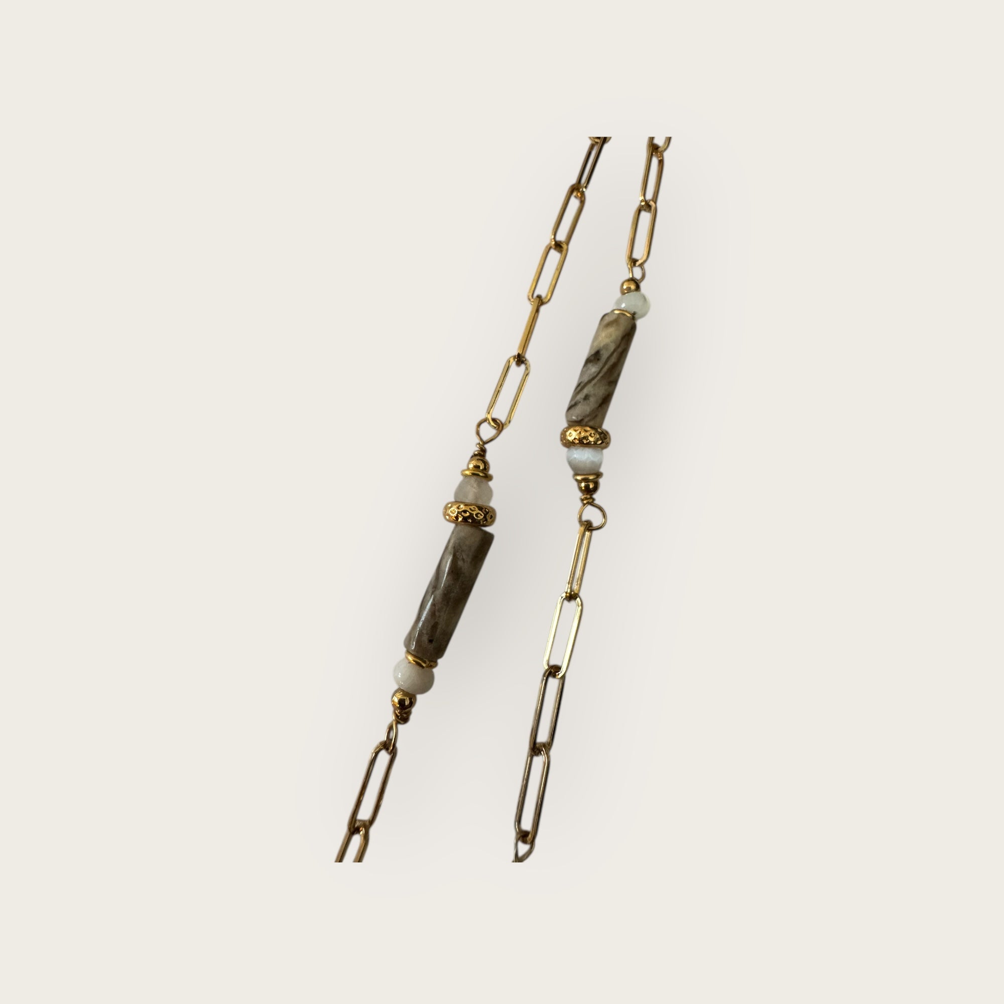 GAS BIJOUX - Collier SCAPULAIRE serti kali - Nacre grise et quartz blanc