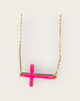 Mademoiselle OUPS - Collier CORPUS CRAZY - Grande croix émaillée horizontale - ROSE FLUO