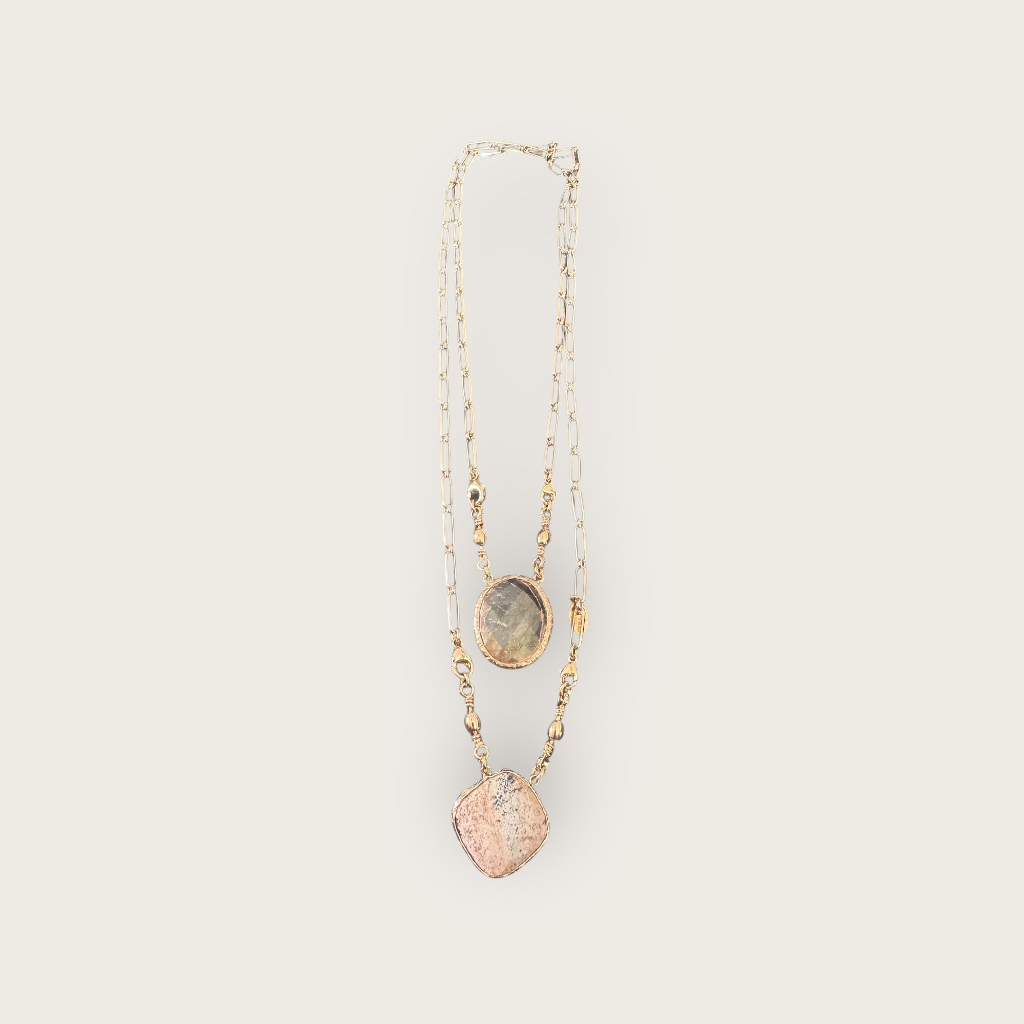 GAS BIJOUX - Collier SCAPULAIRE serti doré à l'or fin - Jaspe et labrodorite avec de la poudre d'or