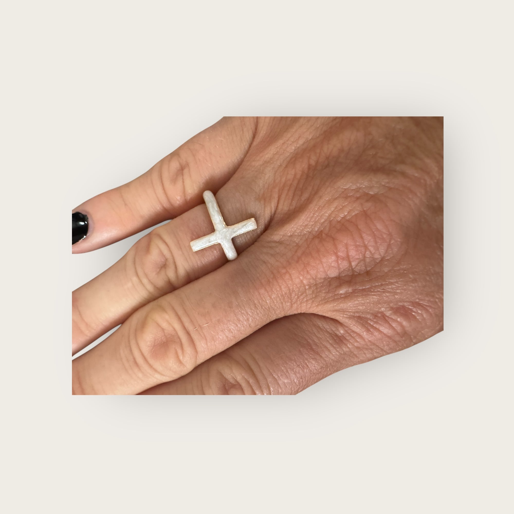 Mademoiselle OUPS - Bague CORPUS CRAZY grande croix émaillée - BLANCHE