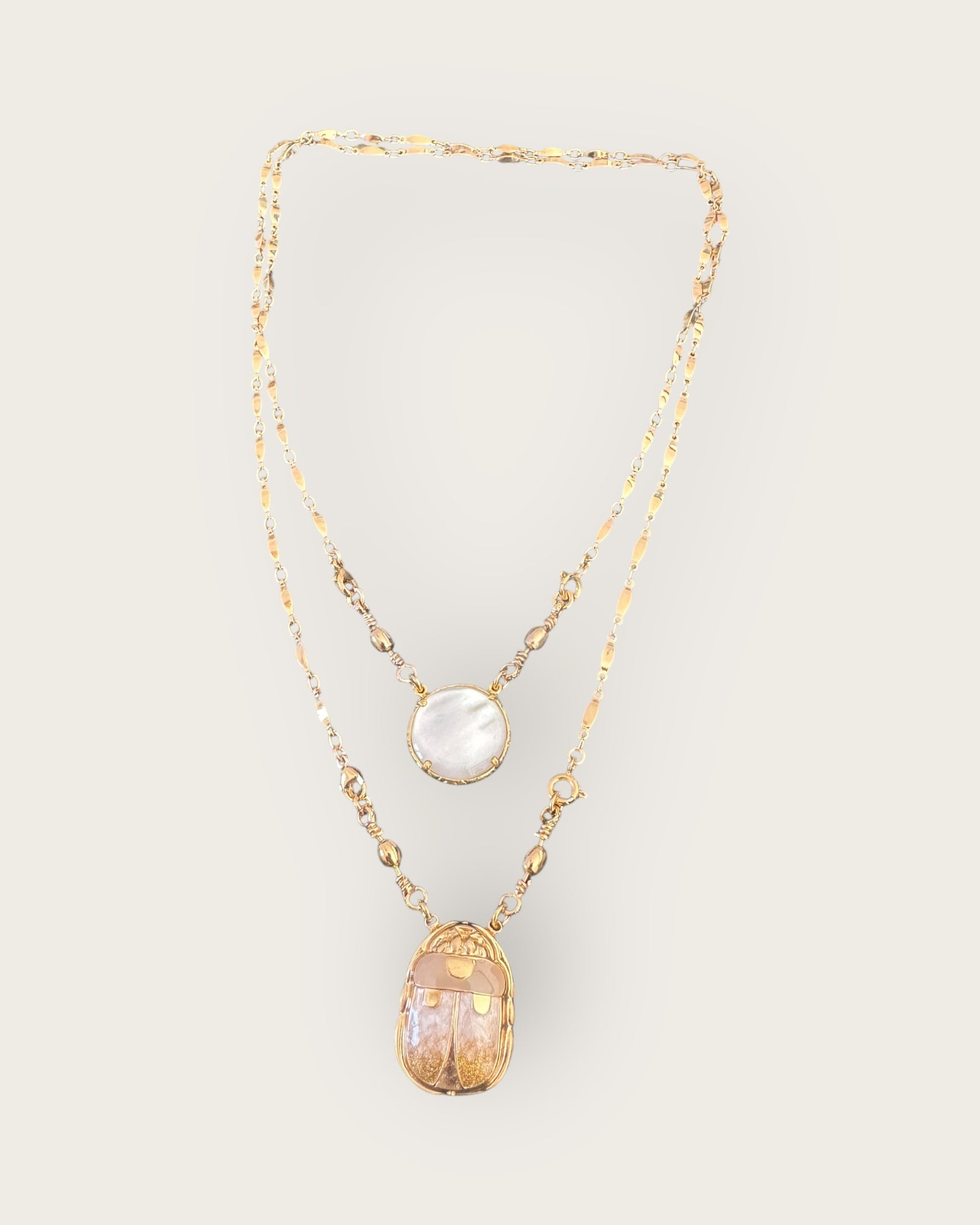 GAS BIJOUX - Collier SERTI SCAPULAIRE doré à l'or fin et scarabée beige