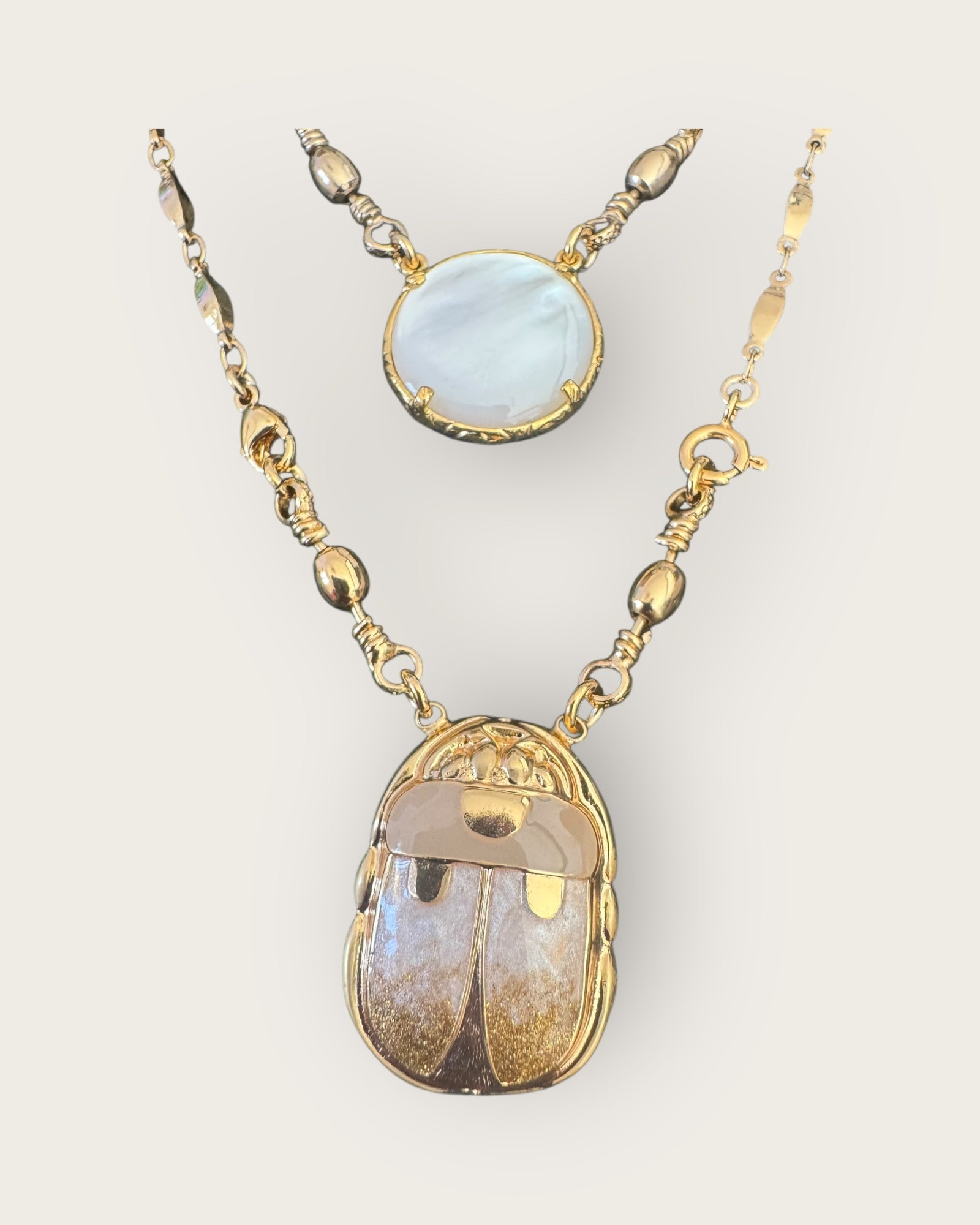 GAS BIJOUX - Collier SERTI SCAPULAIRE doré à l'or fin et scarabée beige