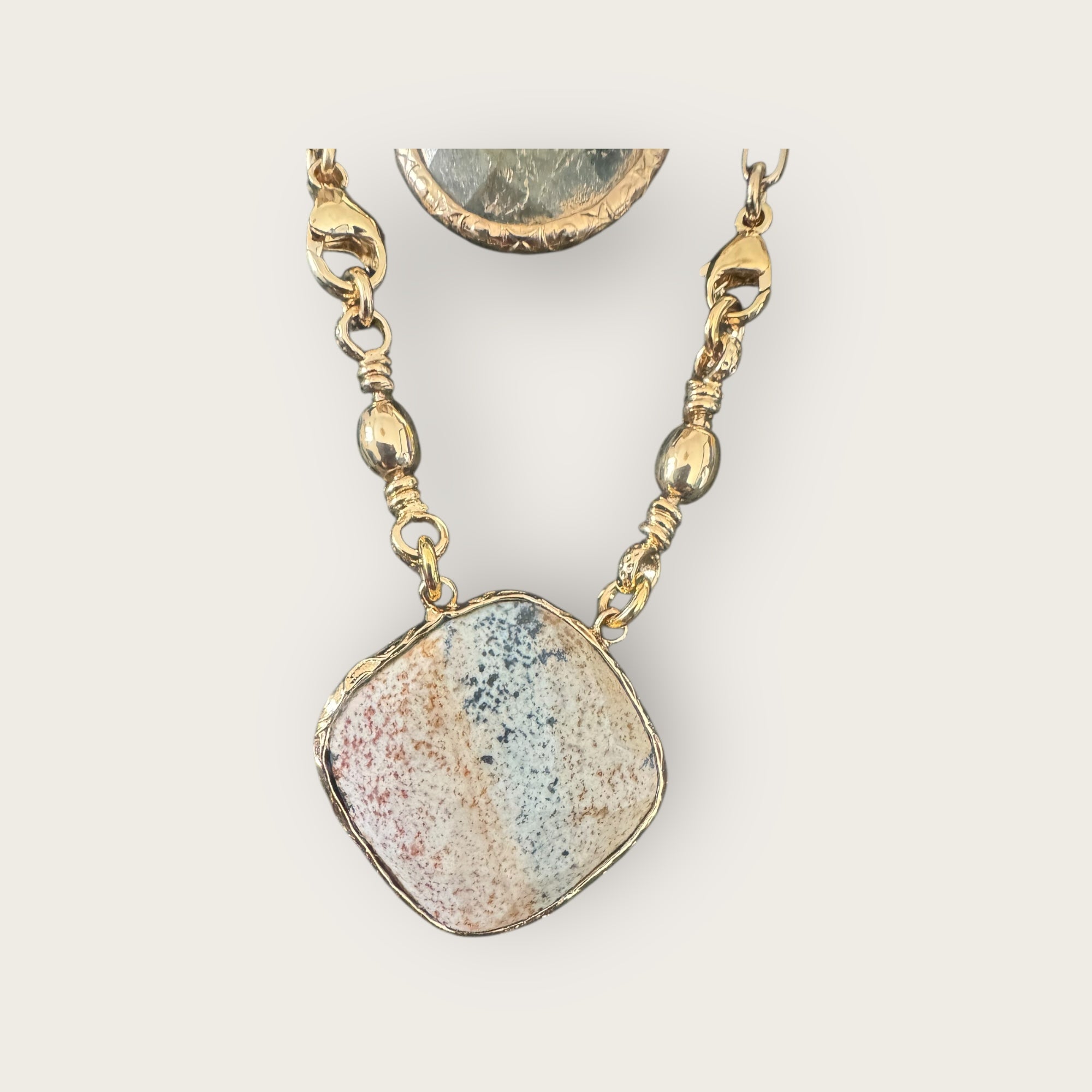 GAS BIJOUX - Collier SCAPULAIRE serti doré à l'or fin - Jaspe et labrodorite avec de la poudre d'or