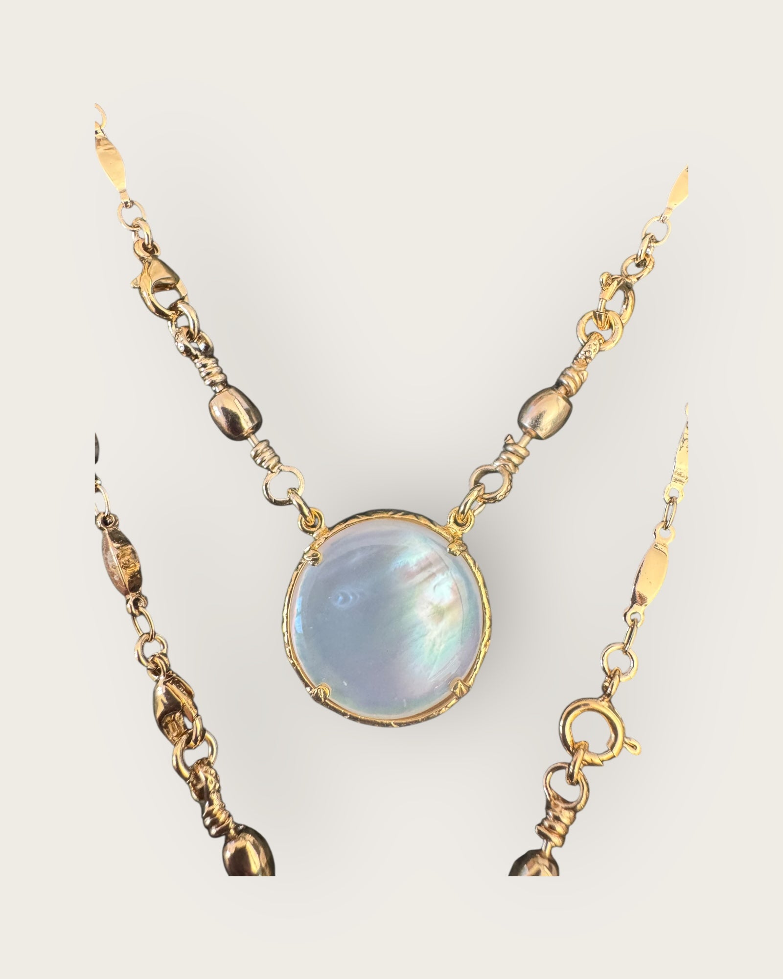 GAS BIJOUX - Collier SERTI SCAPULAIRE doré à l'or fin et scarabée beige