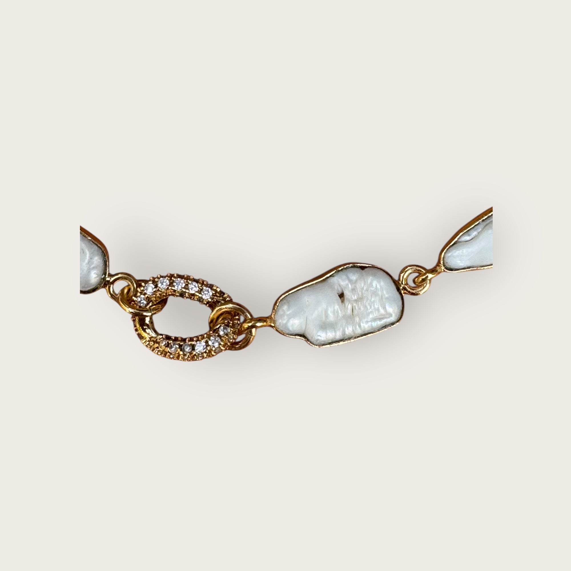 GAS BIJOUX - Collier CAYO doré à l'or fin et nacre blanche