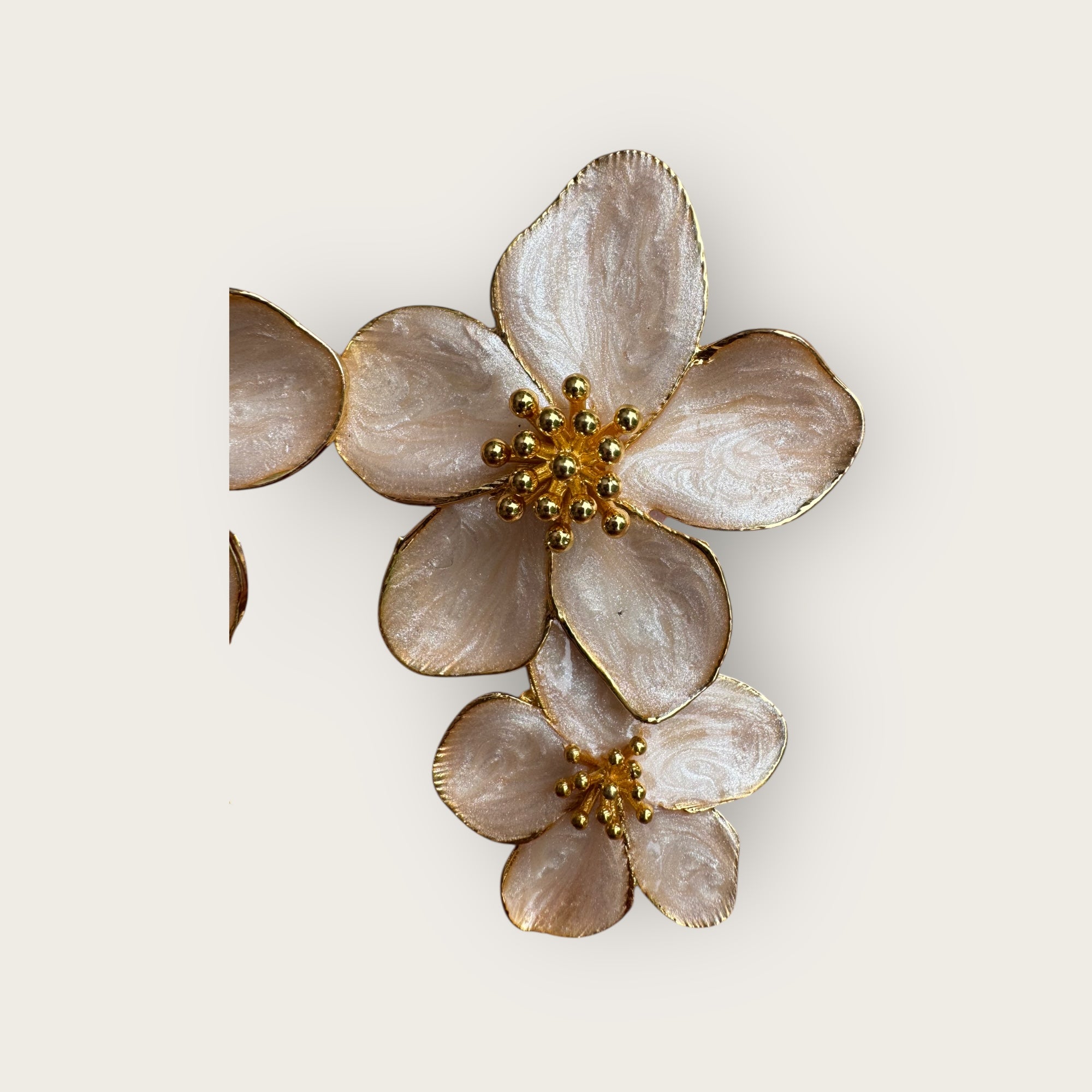 ARGELOUSE - Boucles d'oreilles HIBISCUS - Double beiges nacrées