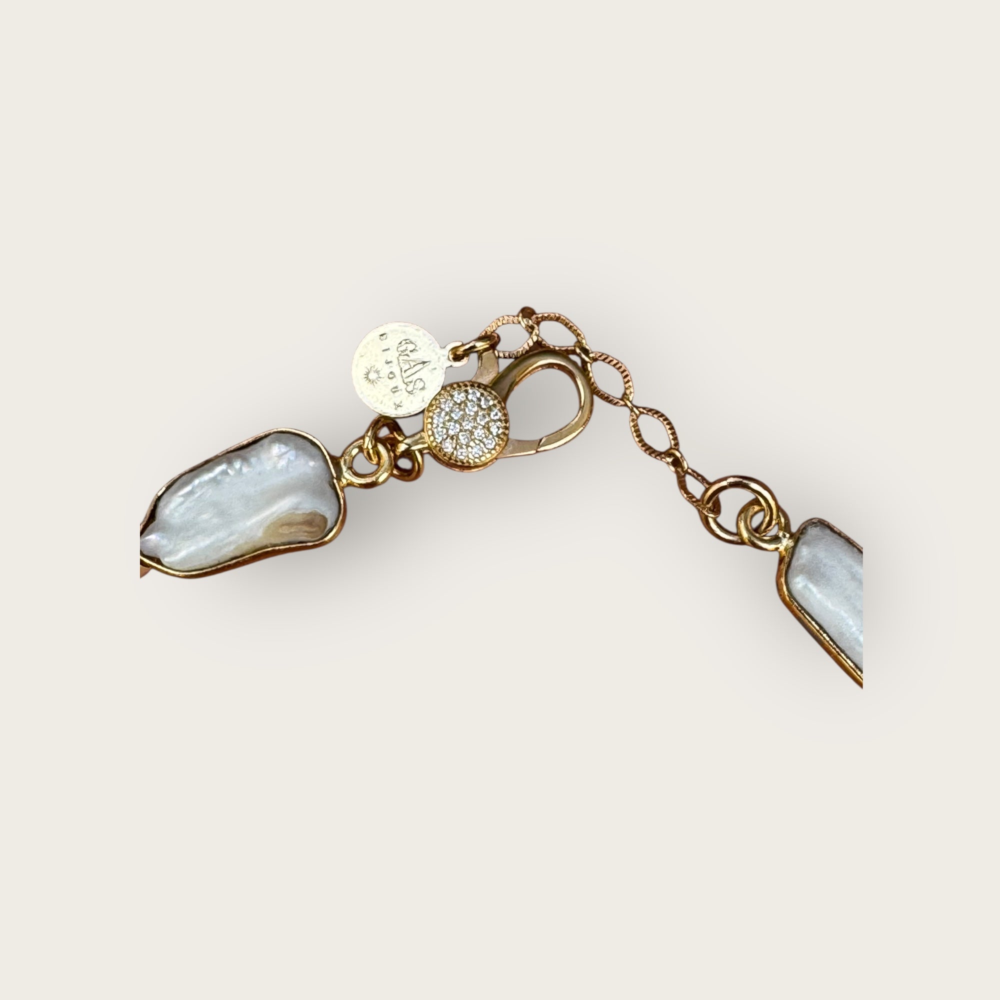 GAS BIJOUX - Collier CAYO doré à l'or fin et nacre blanche