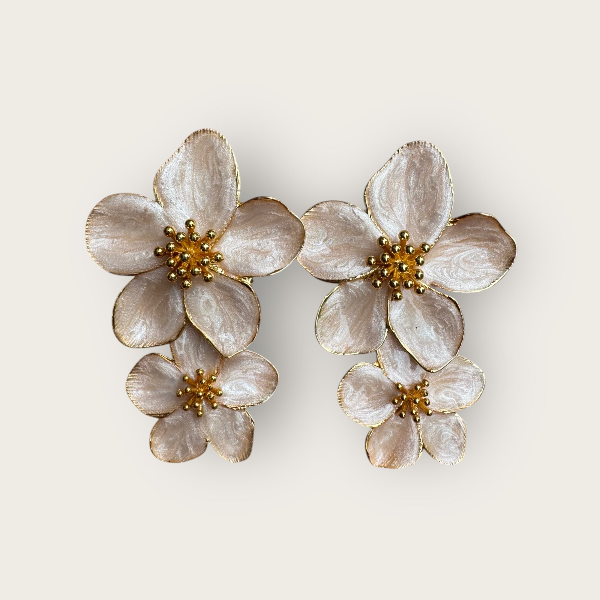 ARGELOUSE - Boucles d'oreilles HIBISCUS - Double beiges nacrées