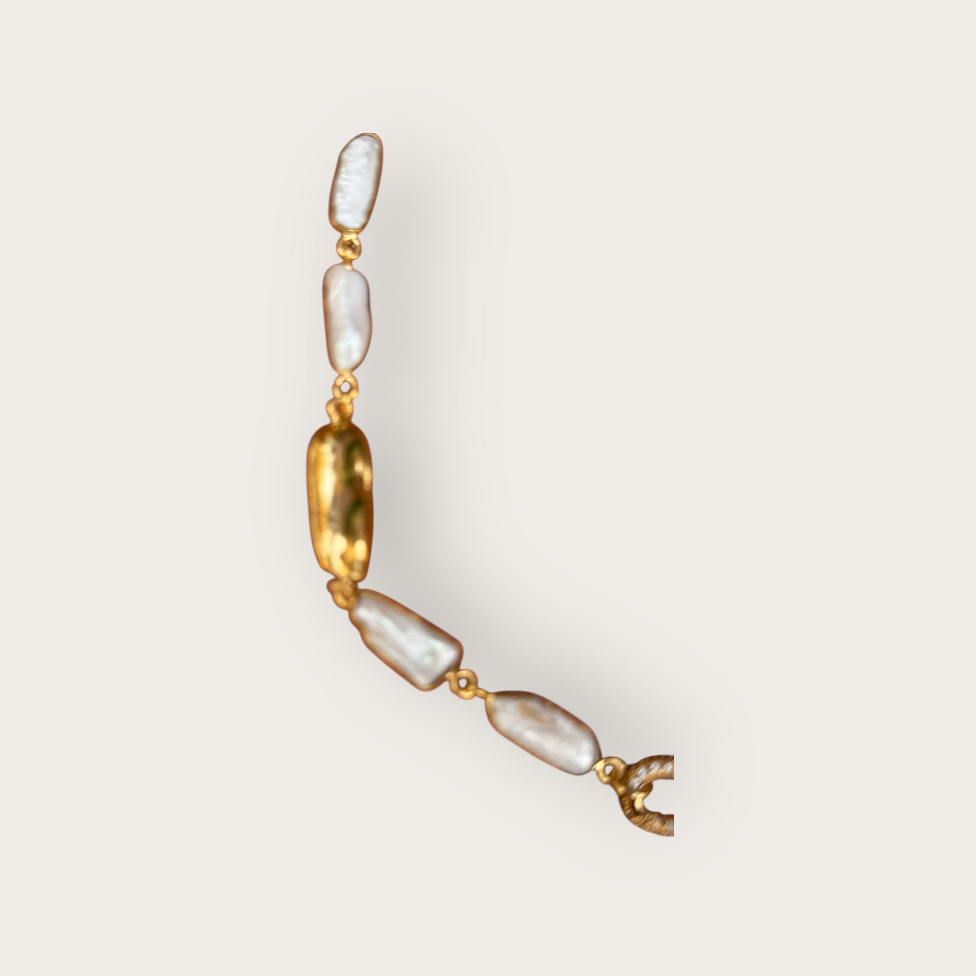 GAS BIJOUX - Collier CAYO doré à l'or fin et nacre blanche