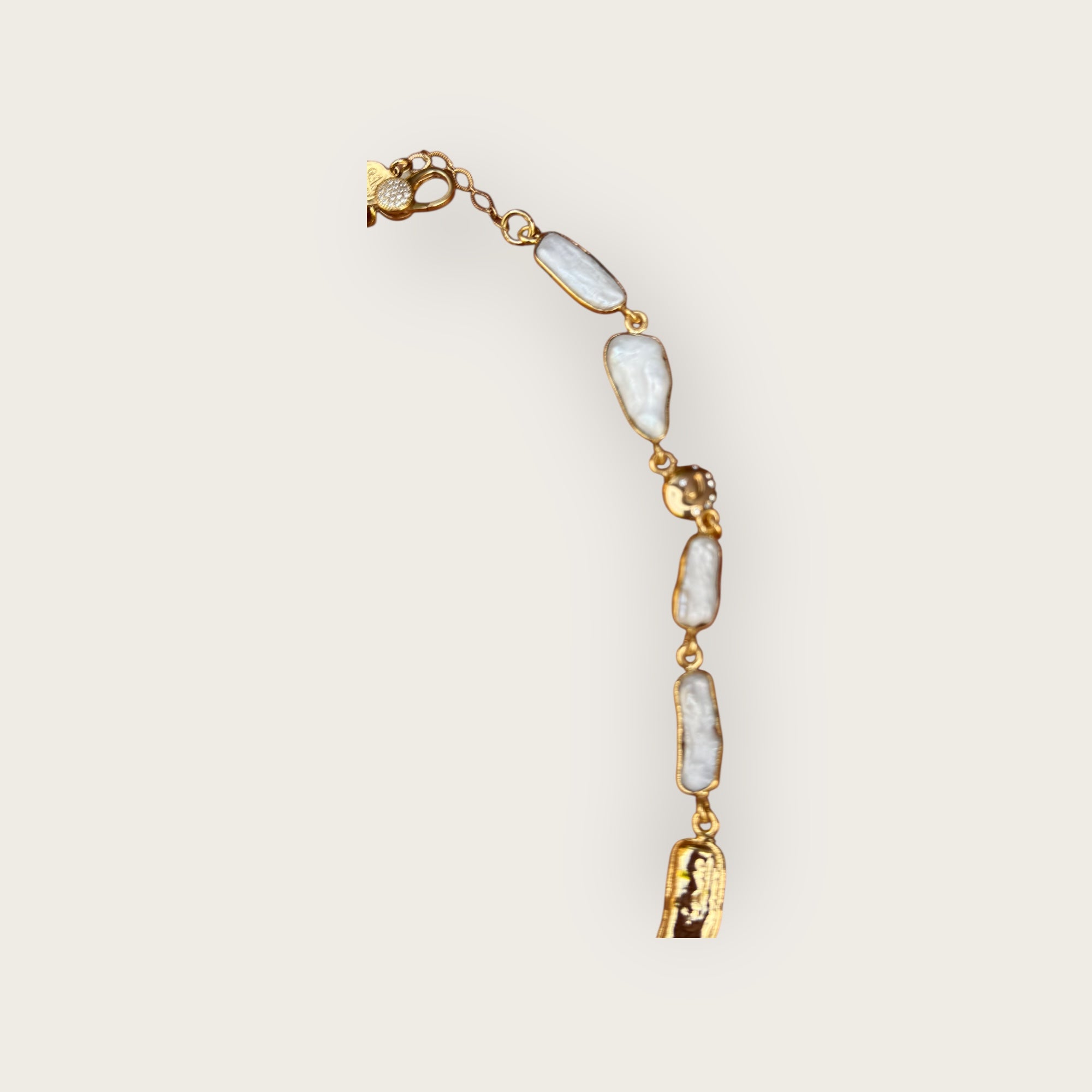 GAS BIJOUX - Collier CAYO doré à l'or fin et nacre blanche