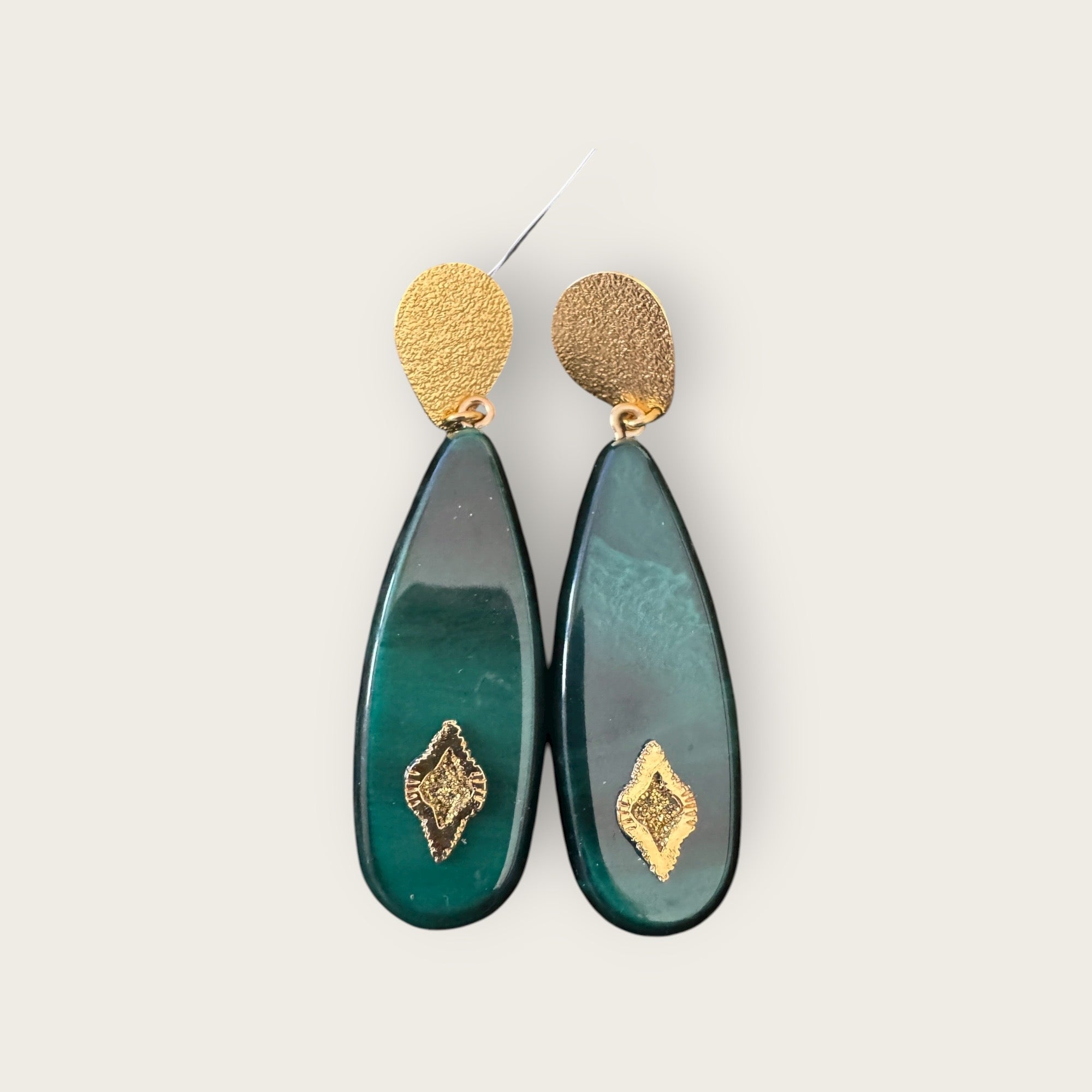 JORGINA - Boucles d'oreilles résine vert émeraude
