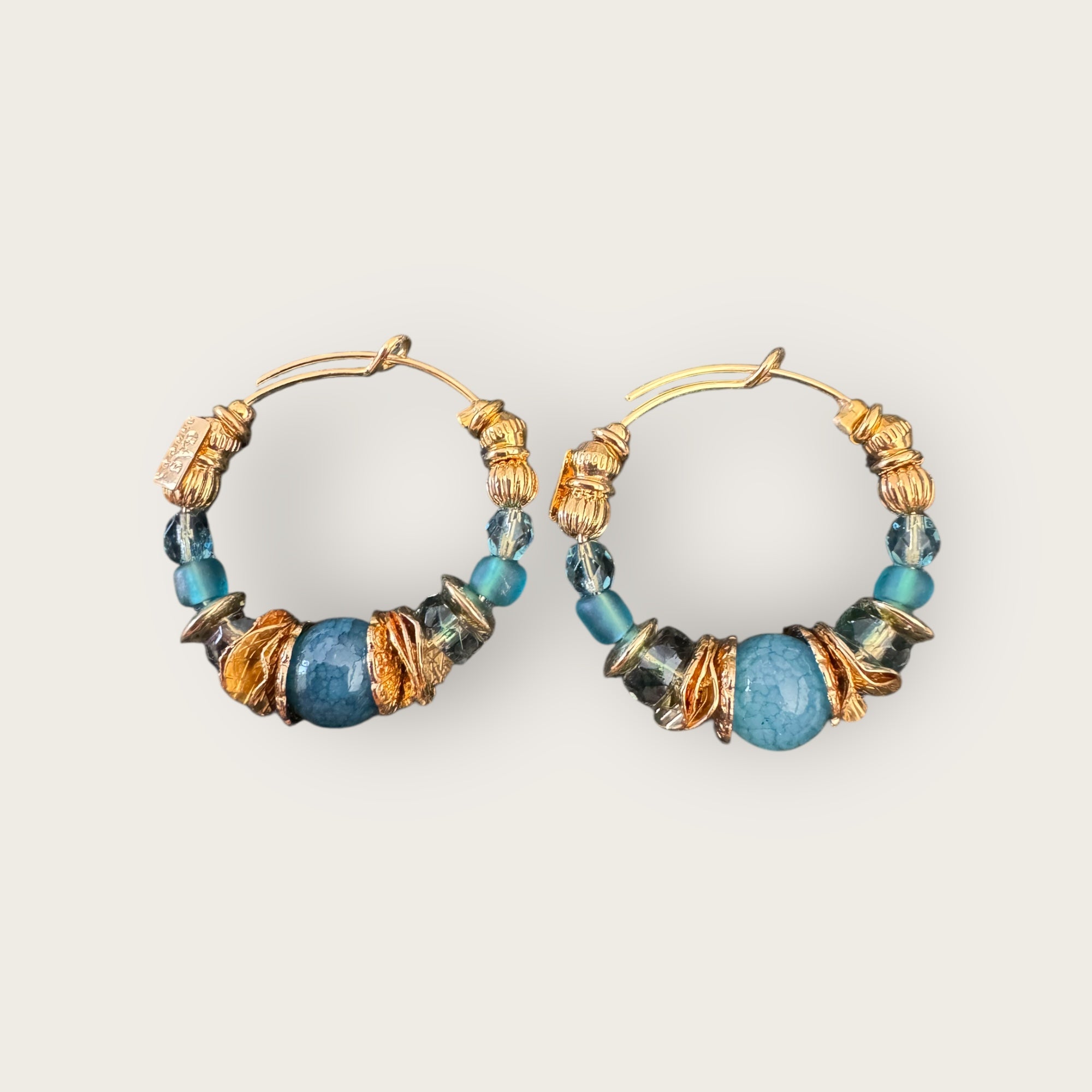 GAS BIJOUX - Boucles d'oreilles créoles ALOHA mini dorées à l'or fin - Bleues
