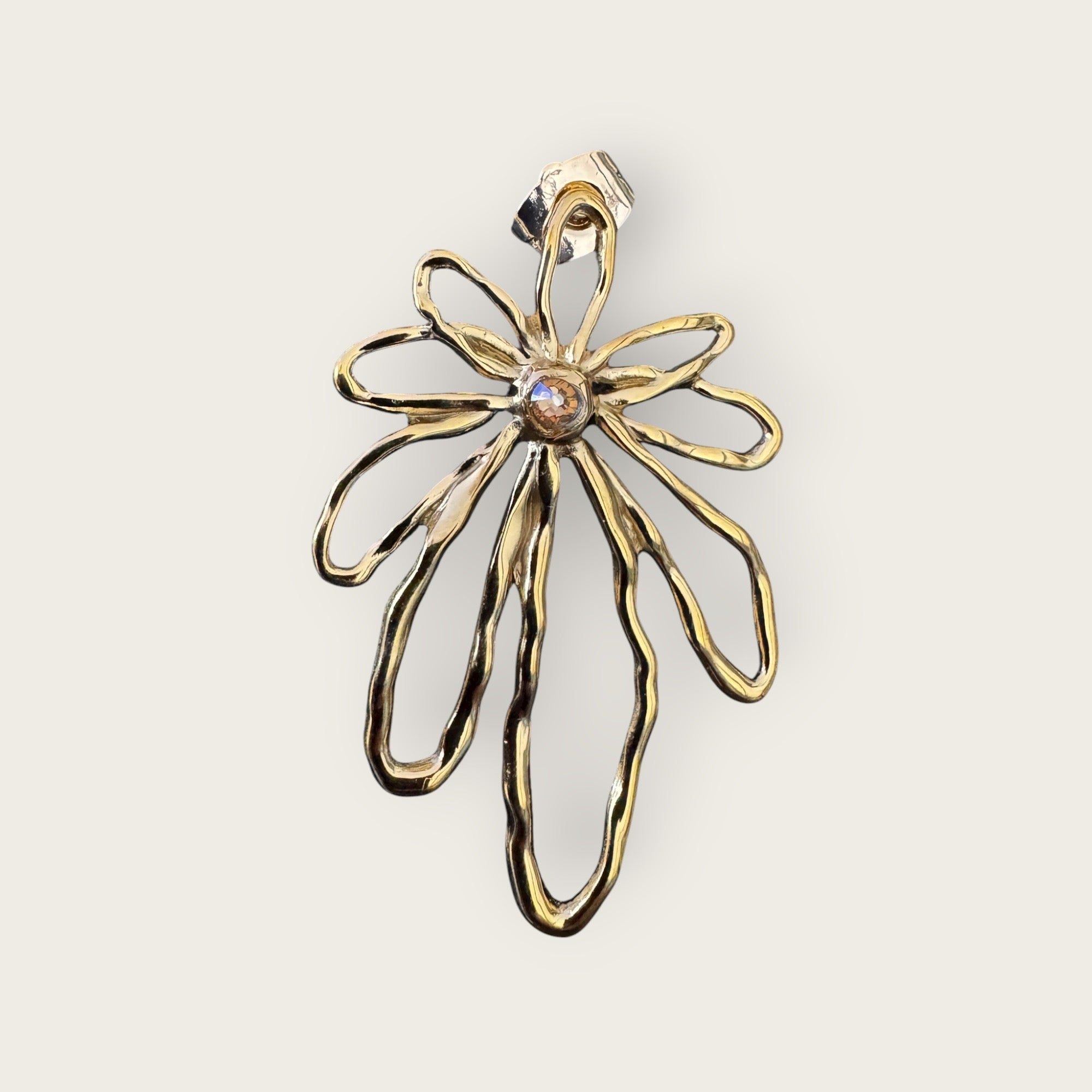 JORGINA - Boucles d'Oreilles Fleur XXL – Pétales Ajourés & Cristal 5cm