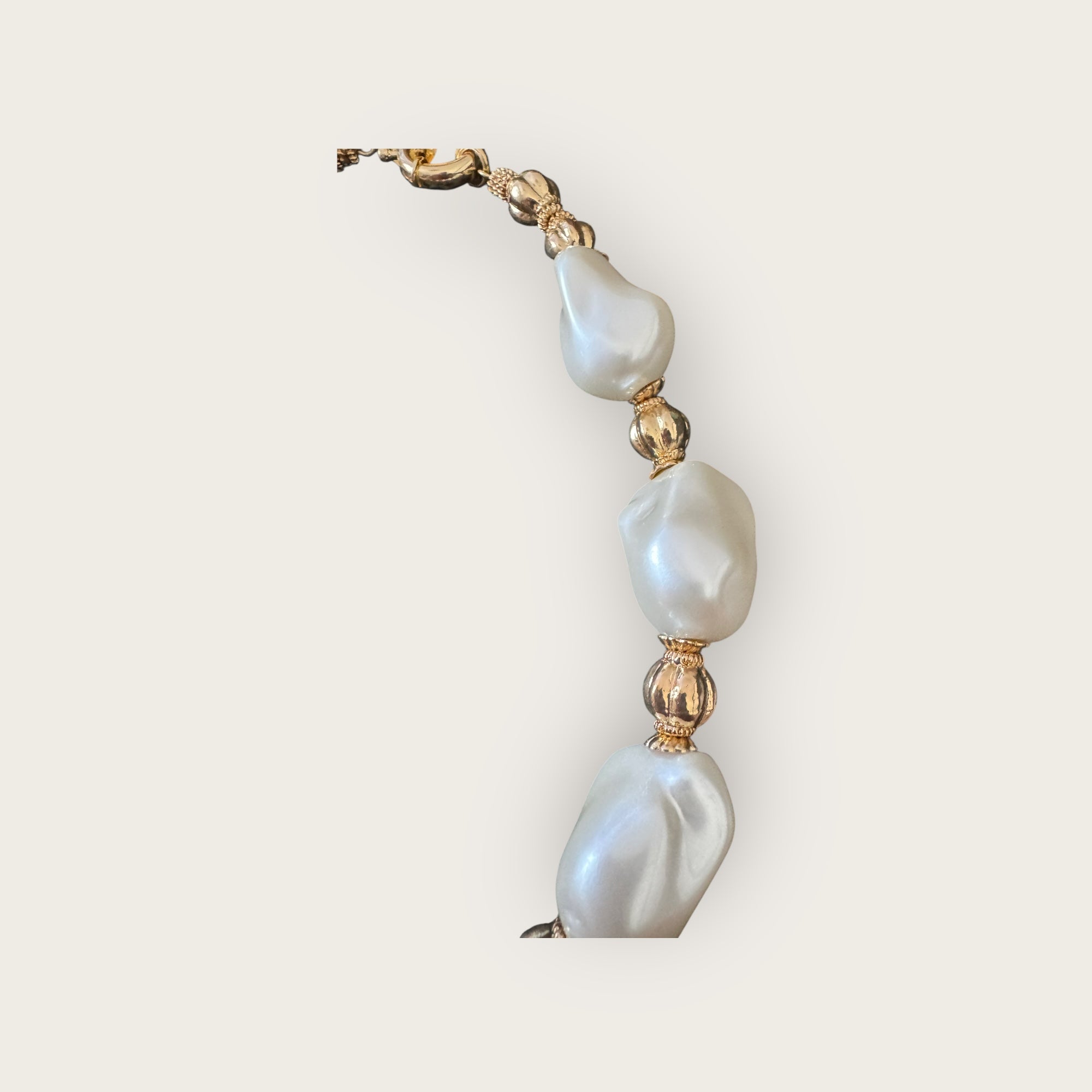 GAS BIJOUX - Collier MIWA doré à l'or fin - Résine nacrée blanche
