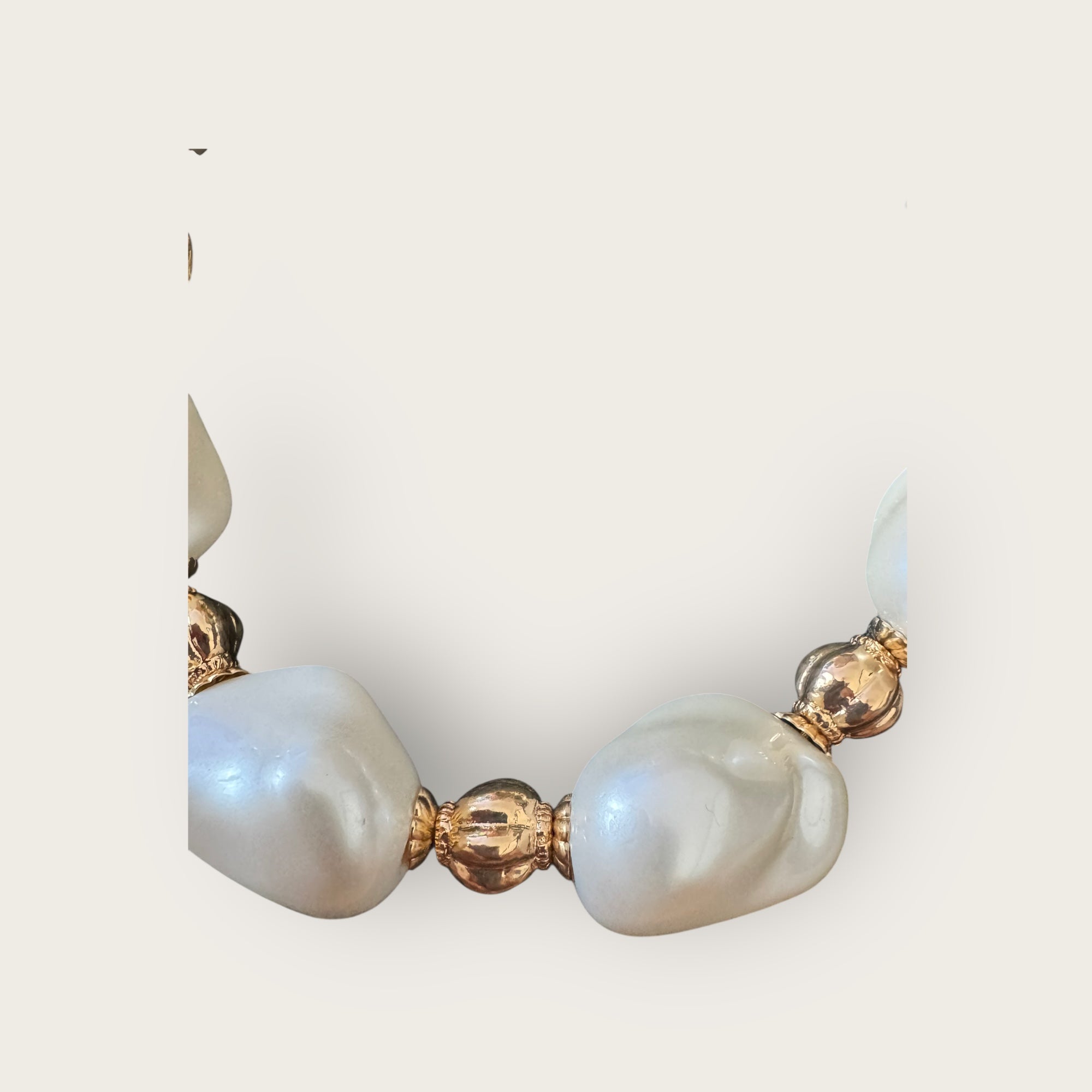 GAS BIJOUX - Collier MIWA doré à l'or fin - Résine nacrée blanche