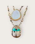 GAS BIJOUX - Collier scapulaire doré à l'or fin - Scarabée émaillée et nacre blanche