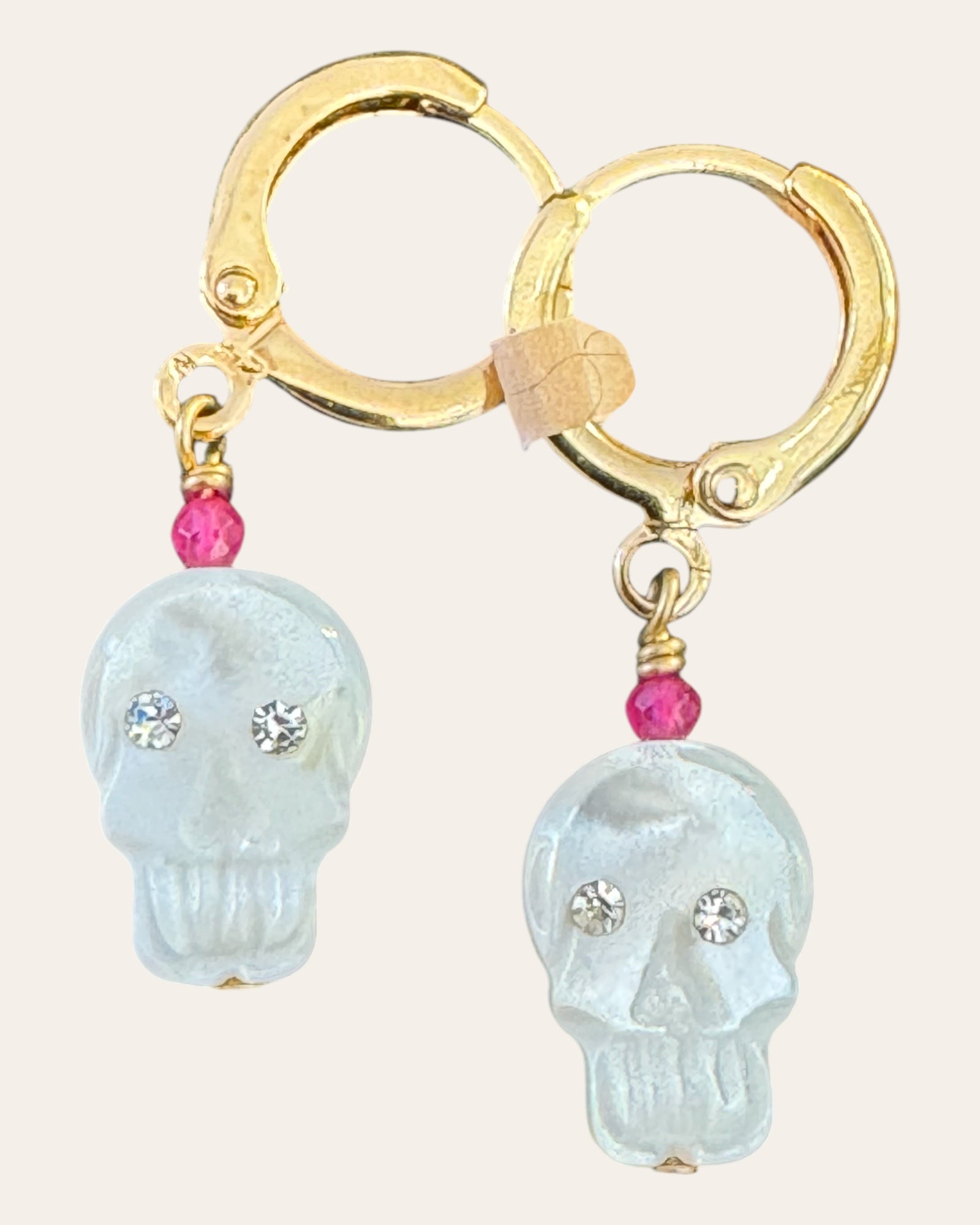 GAS BIJOUX - Boucles d'oreilles TAI - Tête de mort en nacre dorées à l'or fin