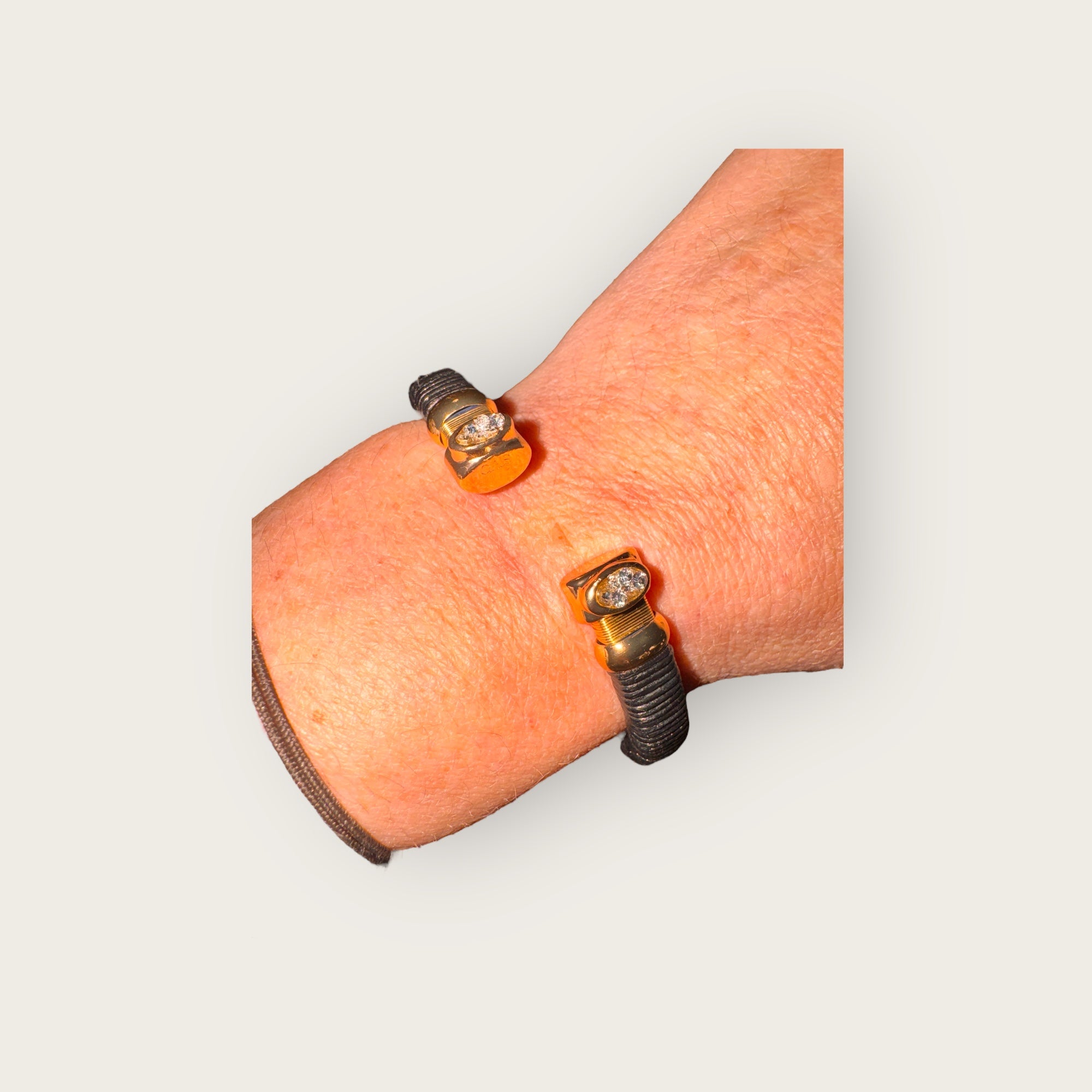 GAS BIJOUX - Bracelet SARINA cuir noir strass. doré à l'or fin