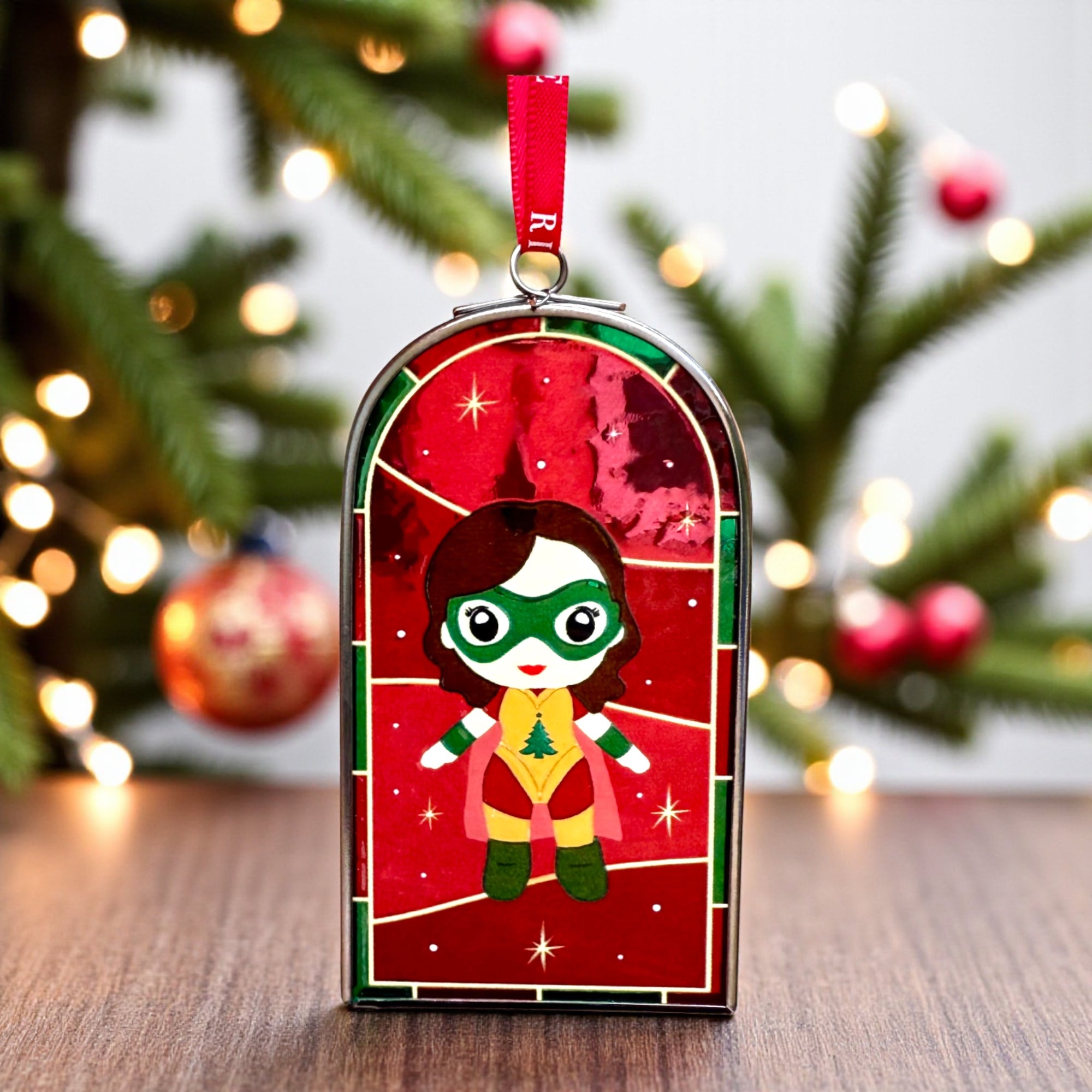 RITUEL DE LUNE - Vitrail lueur suspendue : POUPEE HEROINE DE NOEL