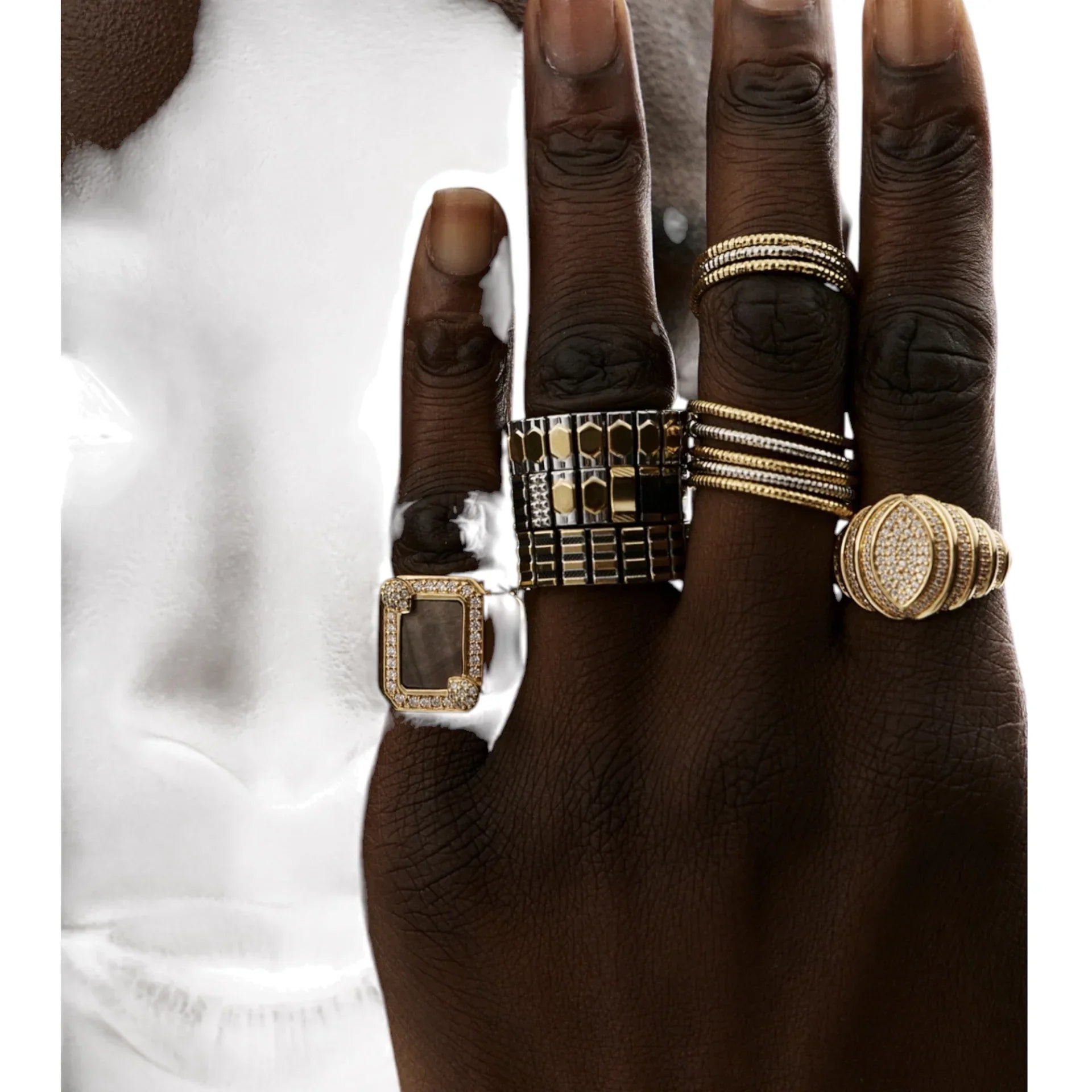 Accumulation de bagues : comment adopter la tendance ring stacking cet automne ?