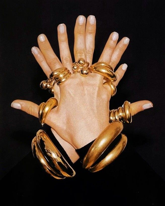 Bijoux dorés : comment les choisir et avec quelles couleurs les porter ?