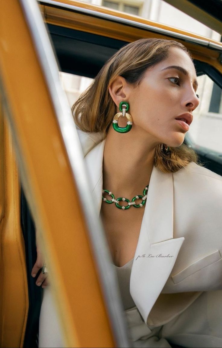 Comment assortir ses bijoux à sa tenue ? 7 conseils pour trouver le bon équilibre...